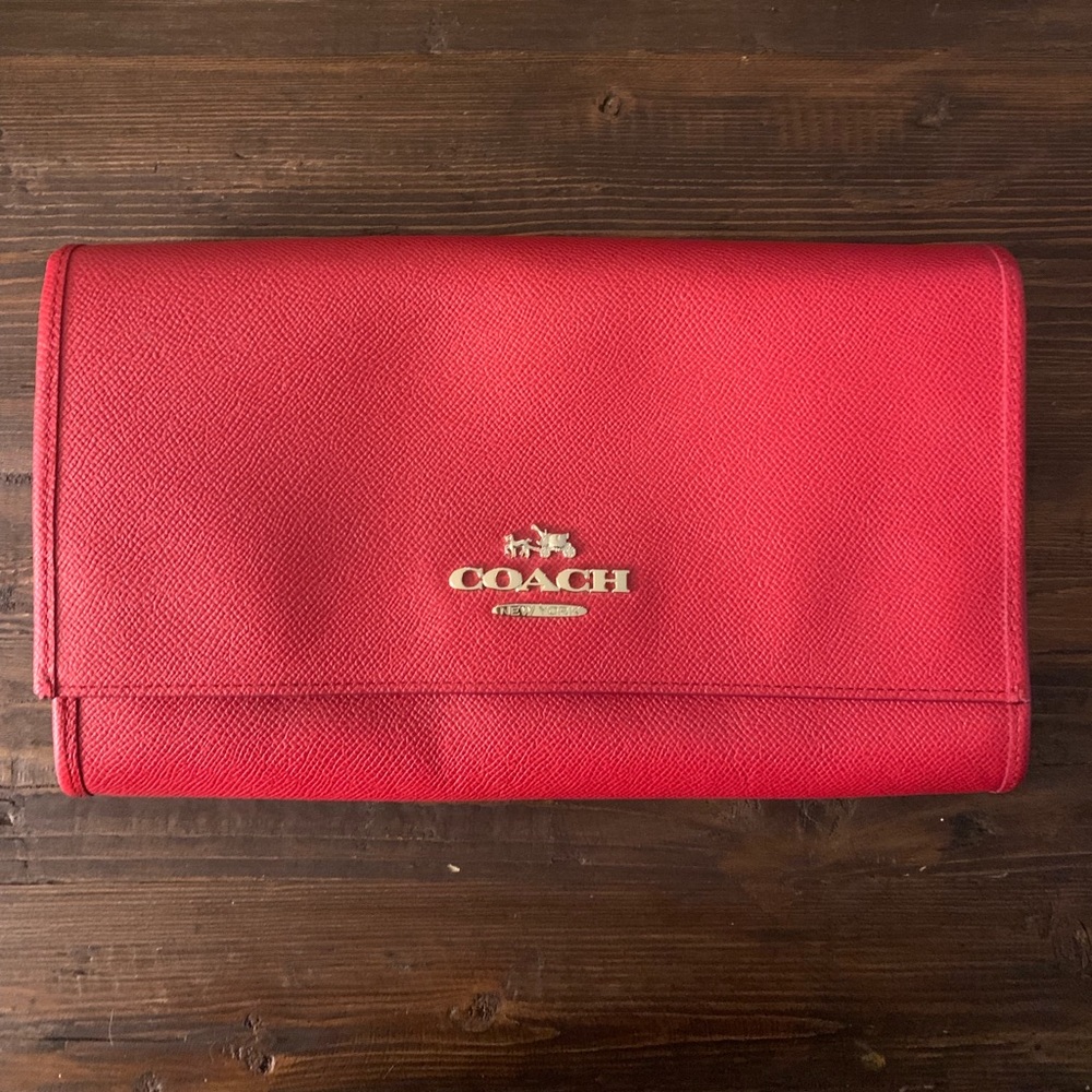 COACH FOLD OVER CLUTCH WITH DETACHABLE STRAP✨